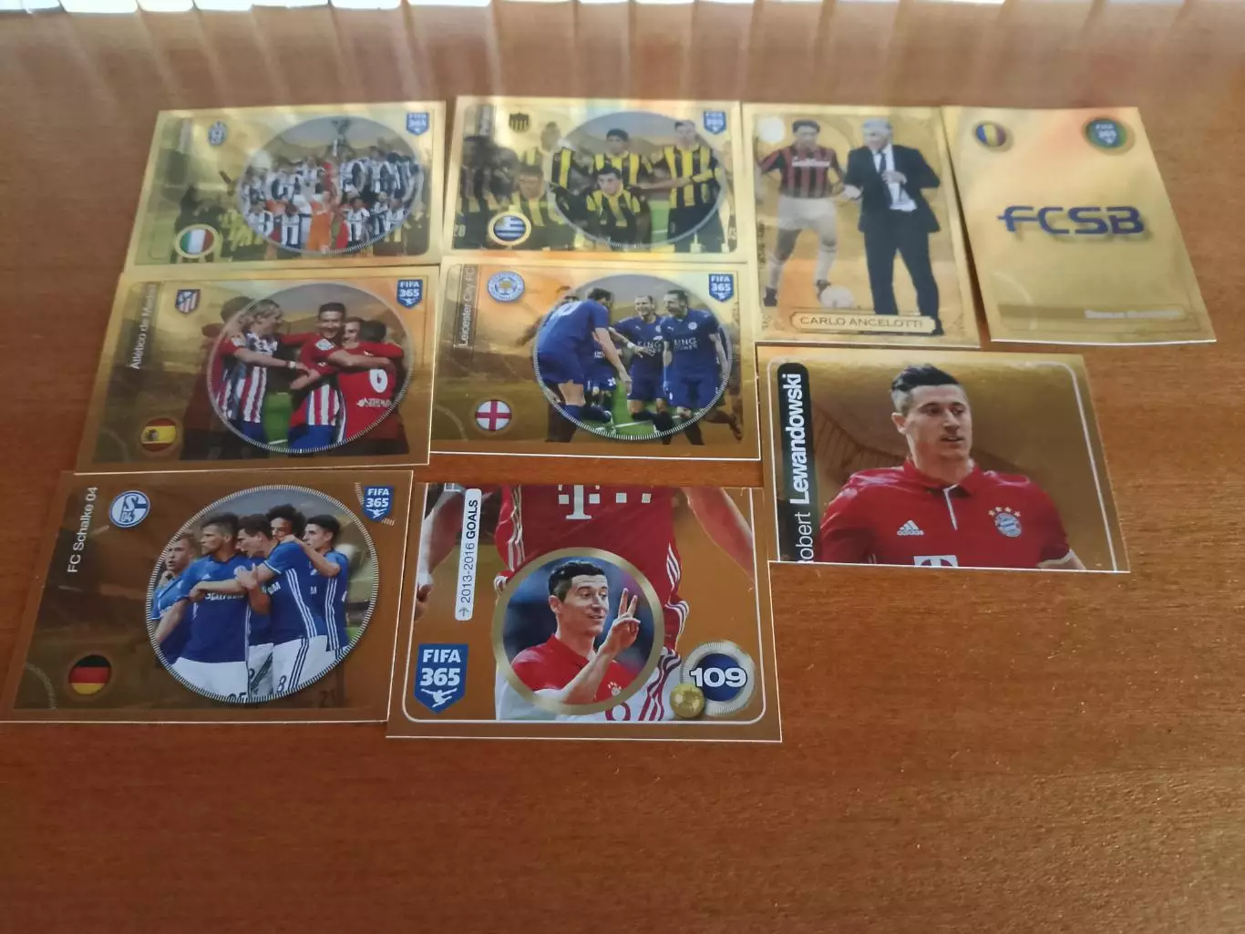 23 блестящих стикера PANINI FIFA 365: 2016-2017 2