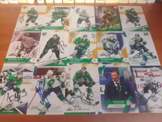 45 автографов игроков Кхл