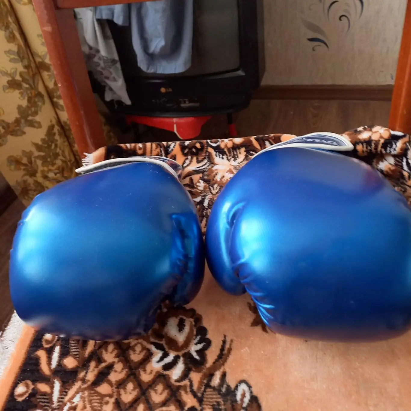 Боксерские перчатки,Торнео 10 унций новые Пакистан. 1