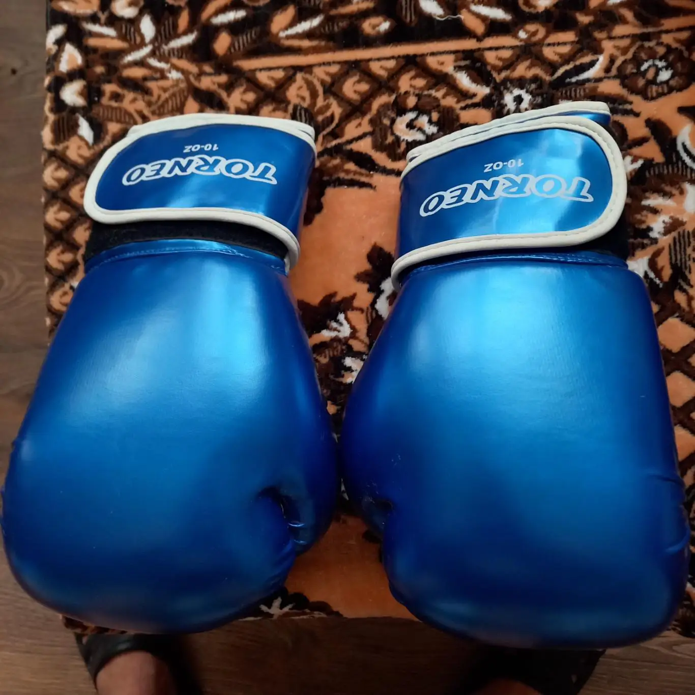 Боксерские перчатки,Торнео 10 унций новые Пакистан. 2