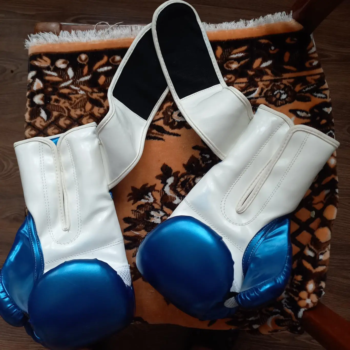 Боксерские перчатки,Торнео 10 унций новые Пакистан. 3