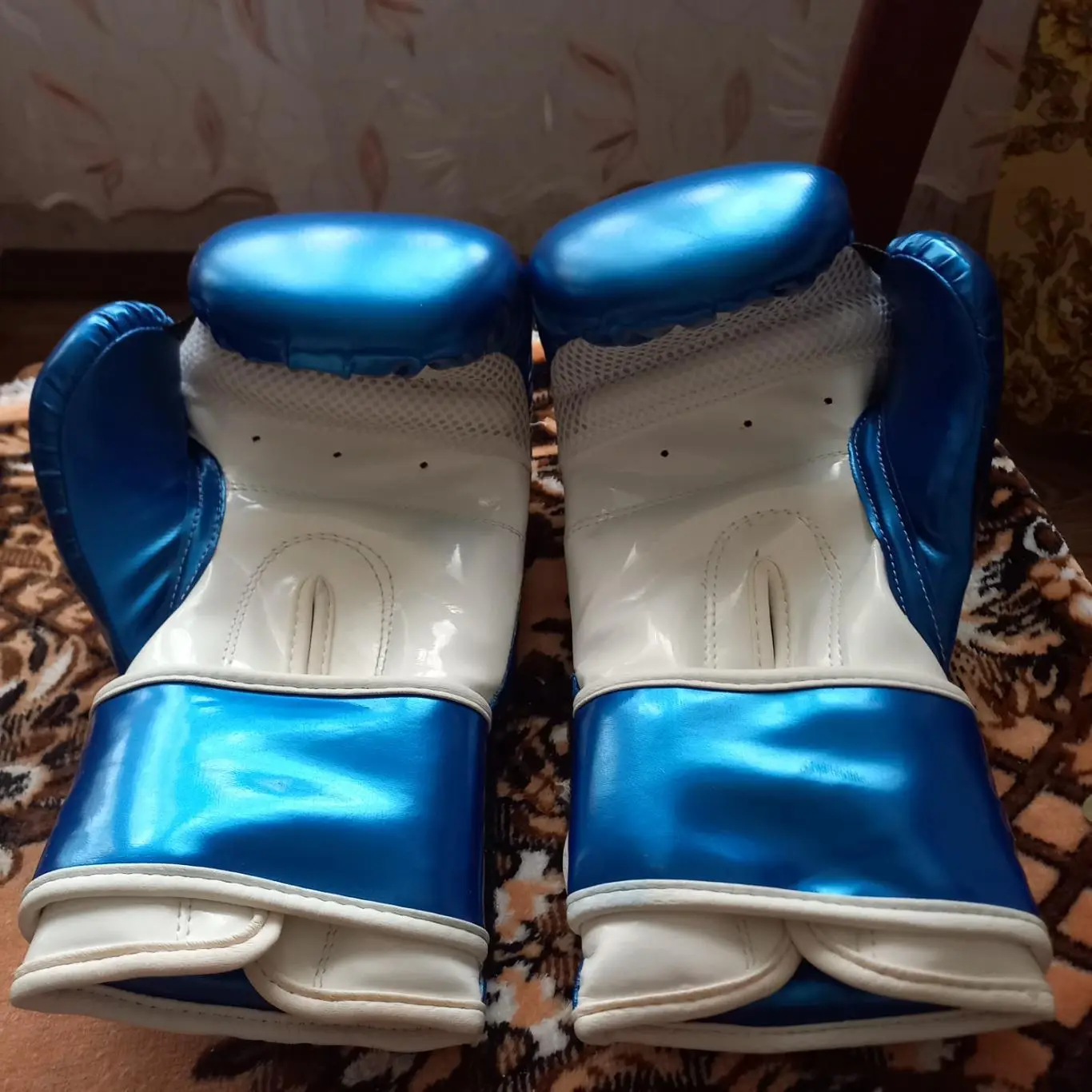 Боксерские перчатки,Торнео 10 унций новые Пакистан. 4