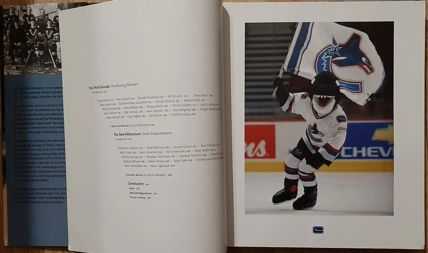 Книга Хоккей Jeff Rud Canucks Legends ( Легенди Кенакс) 255 стор. 2007 2
