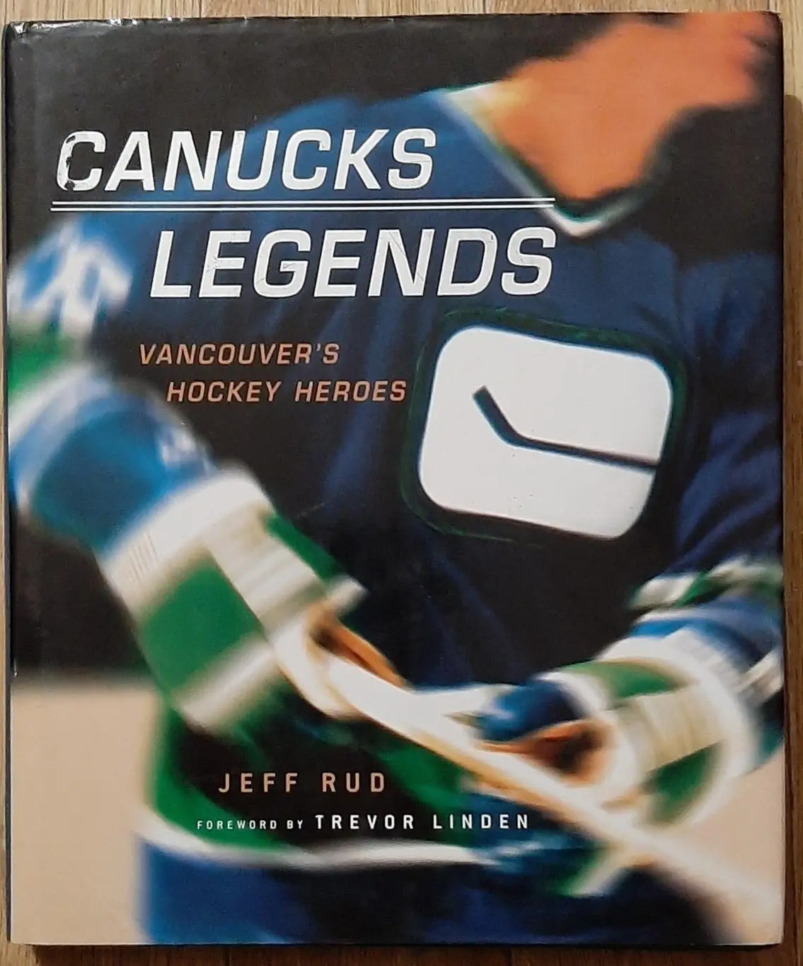 Книга Хоккей Jeff Rud Canucks Legends ( Легенди Кенакс) 255 стор. 2007