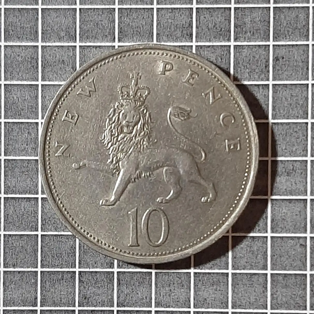 Монета 10 нових пенсів Велика Британія 1969 1