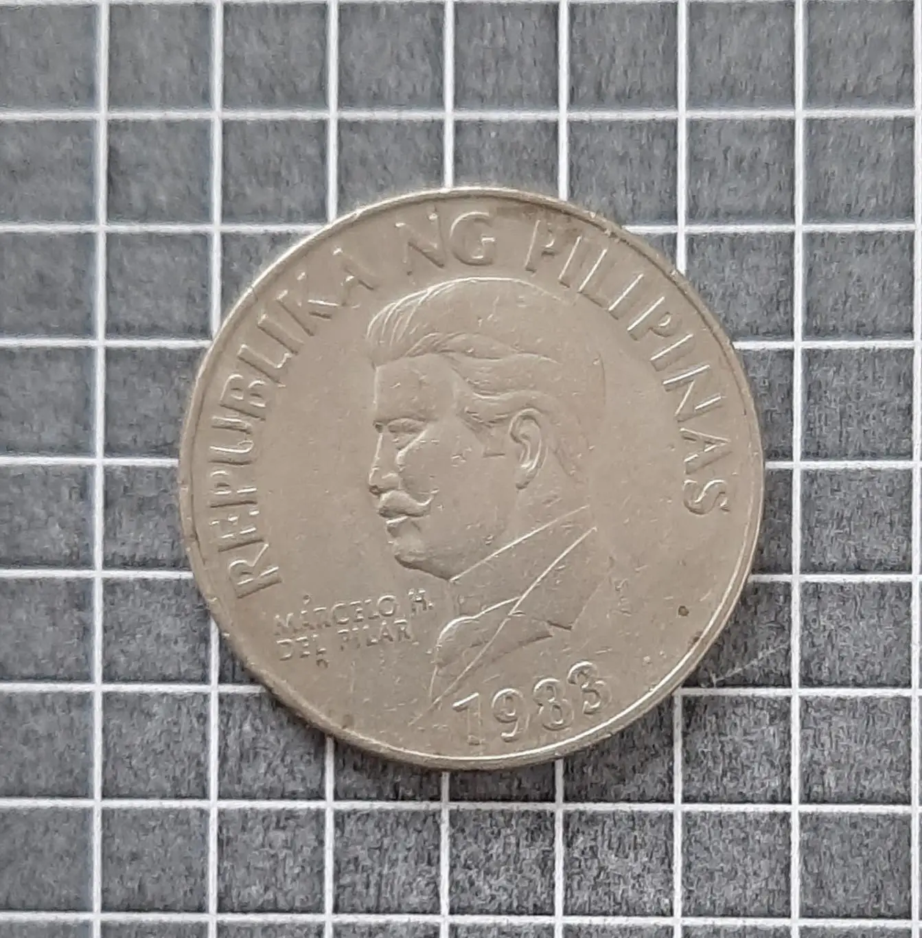 Монета 50 сентимів Філіппіни 1983 фауна орел 1