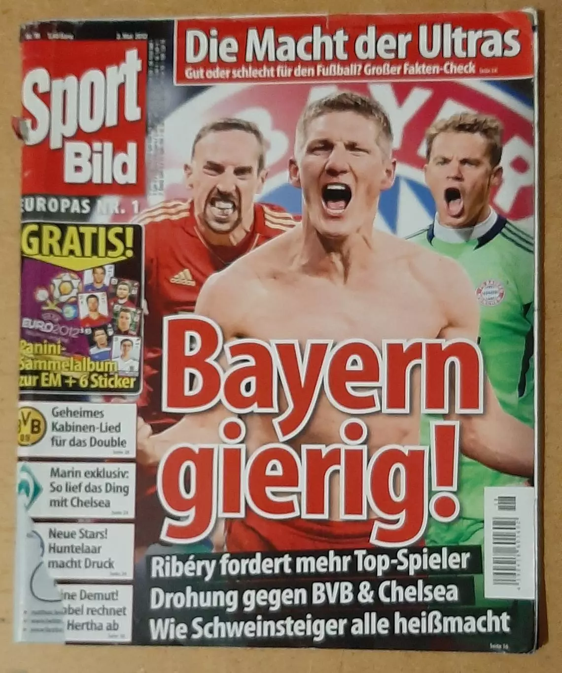 Журнал Sport Bild 2012 всередені журнал Panini до EURO 2012