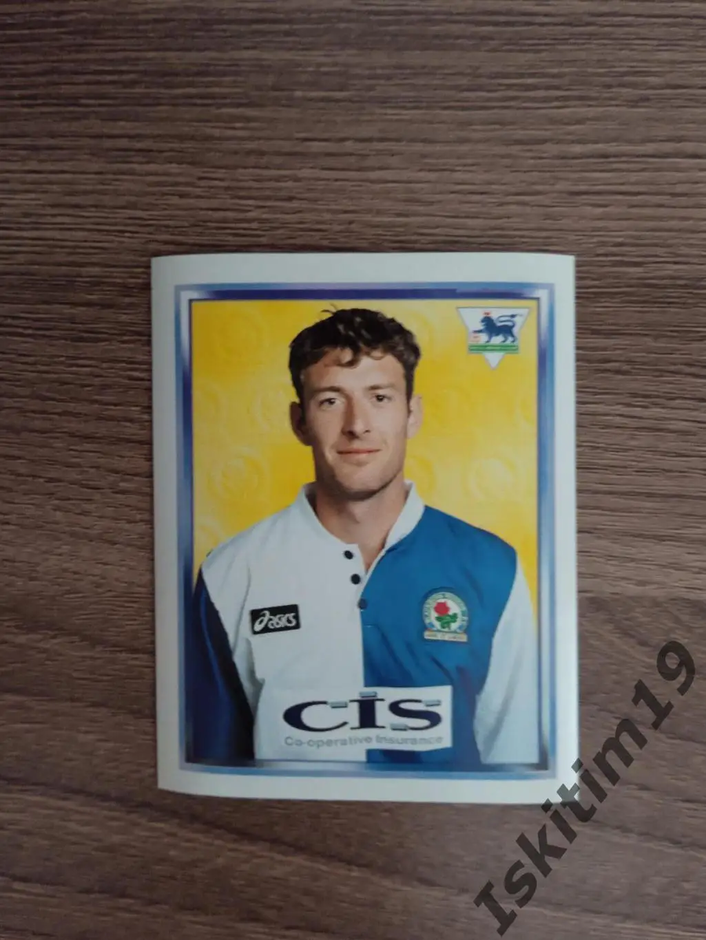 Наклейка MERLIN Английская Премьер-Лига 1997-1998 № 94 Sutton Саттон