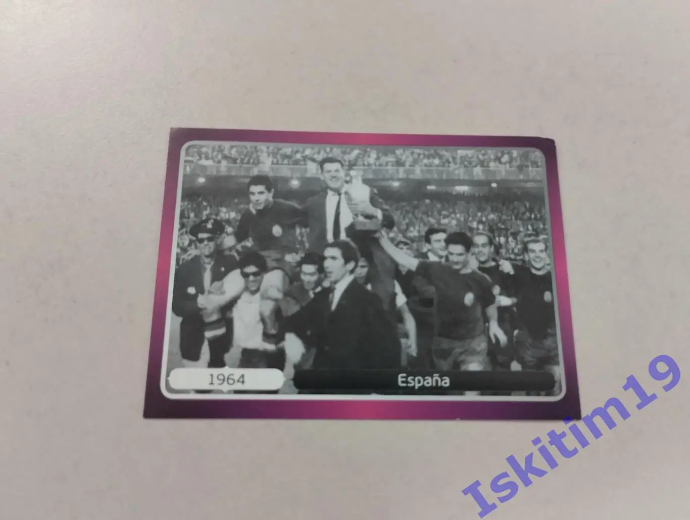 Наклейка PANINI Чемпионат Европы 2012 № 516 Испания чемпион 1964