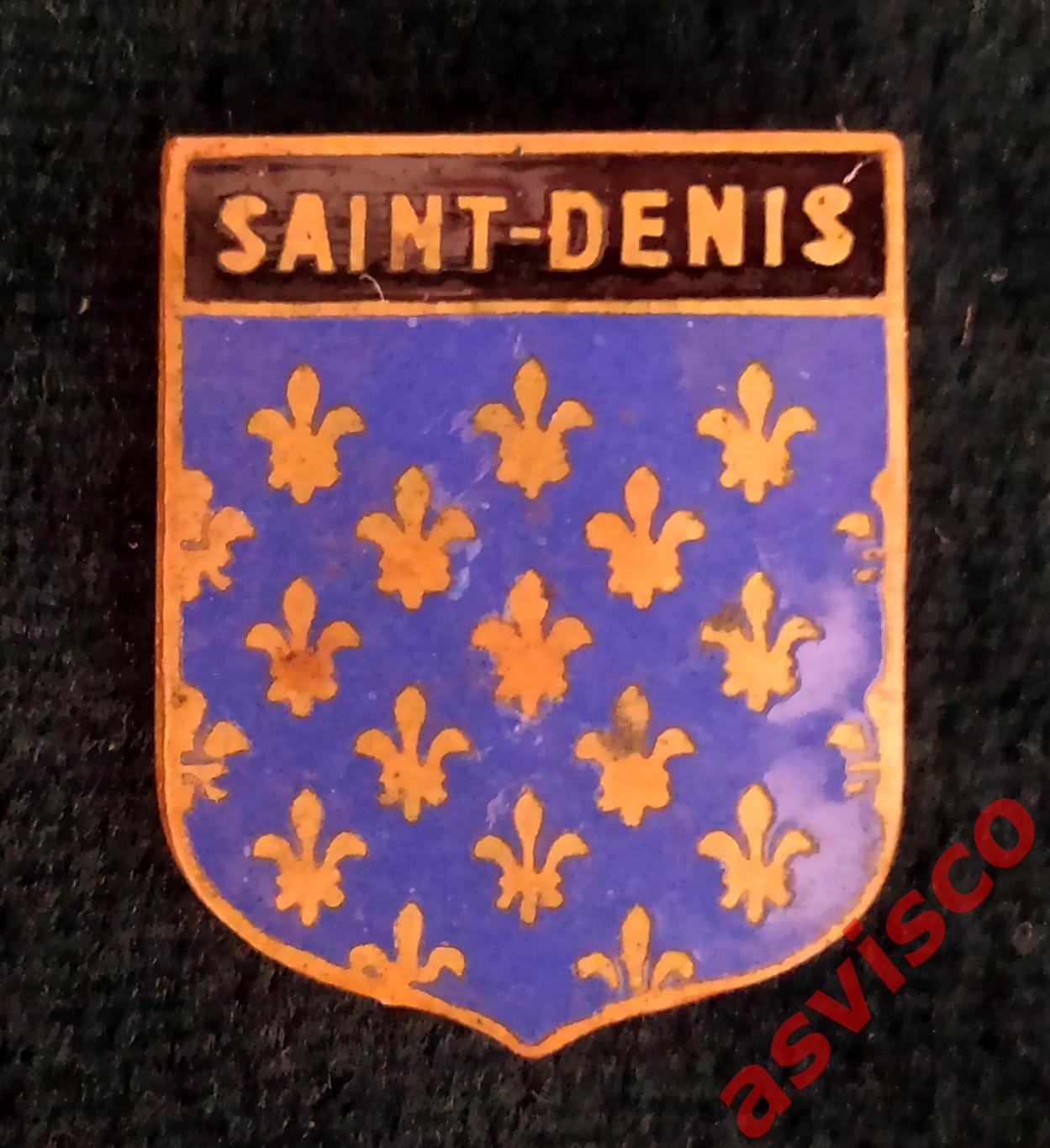 Значок Герб коммуны Сен-Дени из Парижа / Франция.