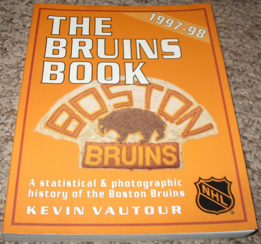 The Bruins Book.A Statistical and Photographic History of the Boston Bruins(NHL)