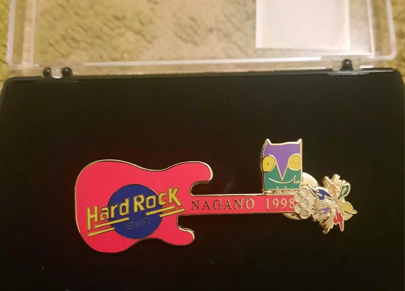 2 Знак Hard Rock Cafe гитара музыка Олимпиада Нагано 1998