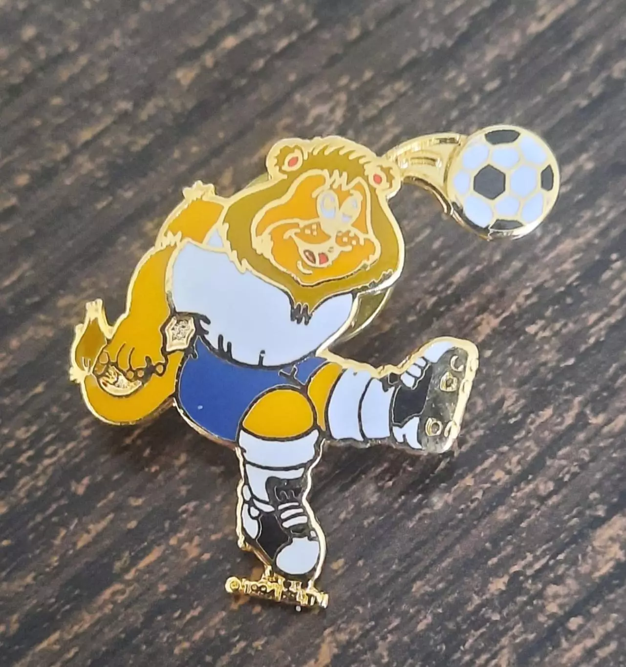 Знак футбол Чемпионат Европы 1996 в Англии. талисман, маскот 1