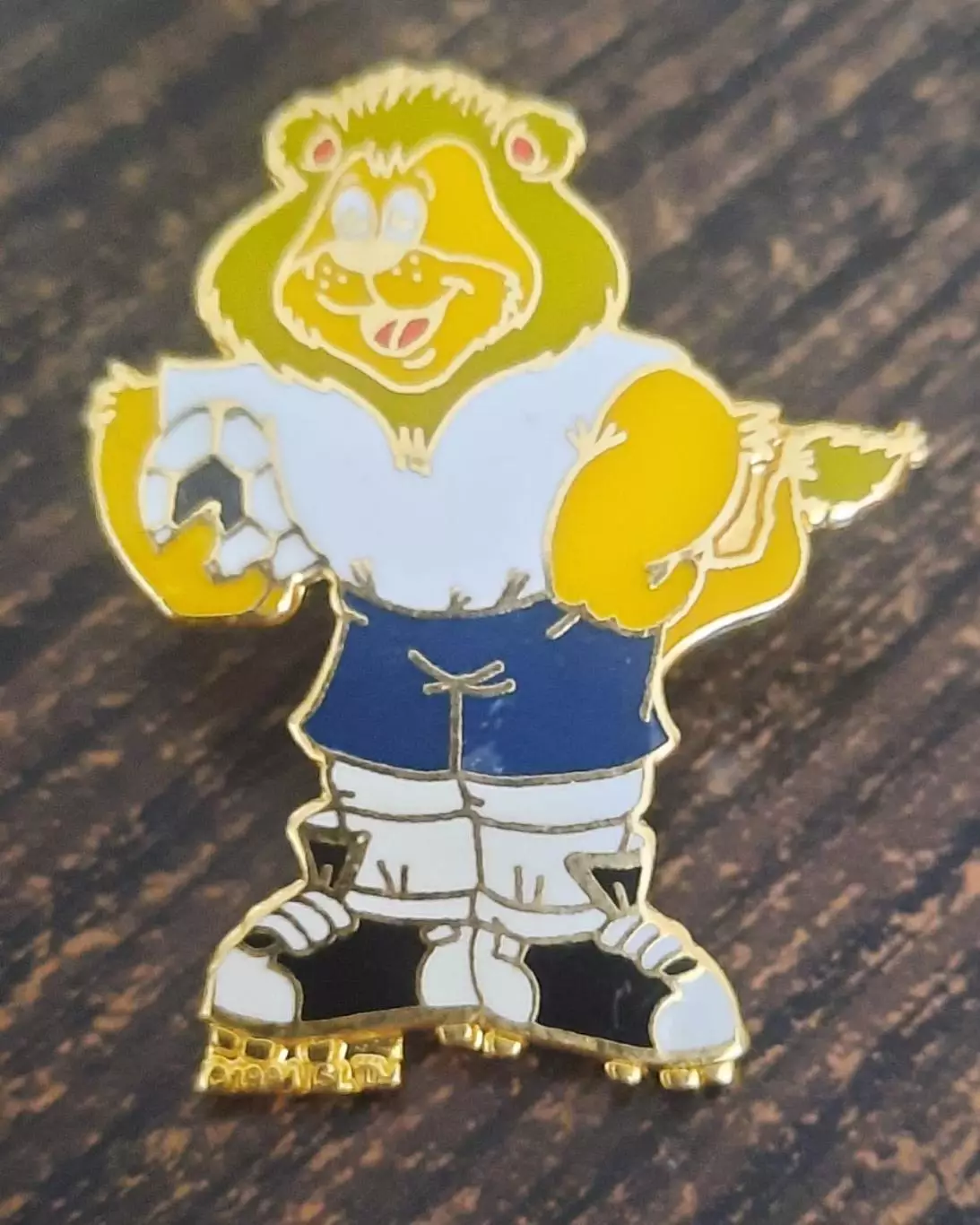 Знак футбол Чемпионат Европы 1996 в Англии. талисман, маскот 1