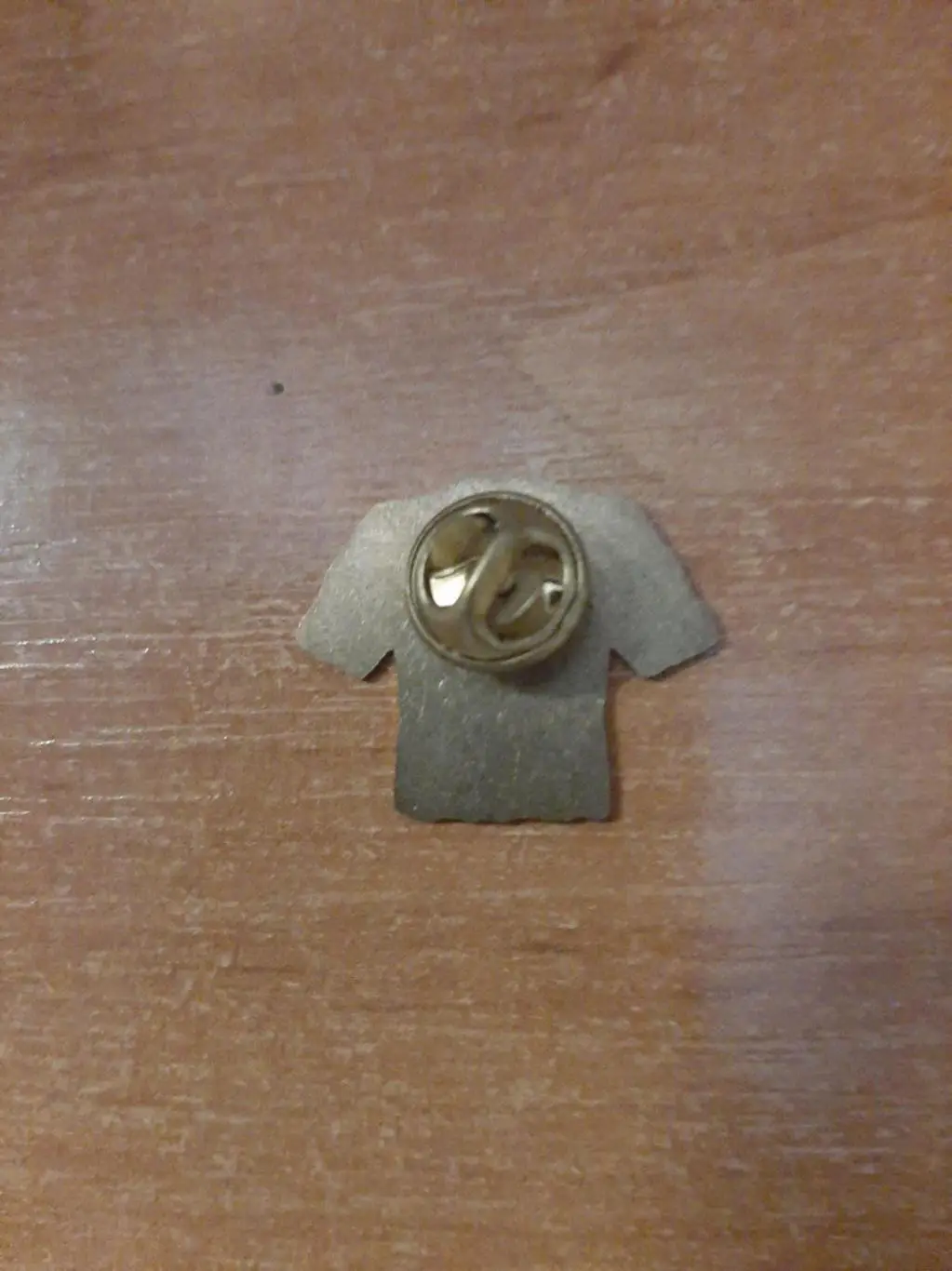 Значок футбол футболка иностранный 1