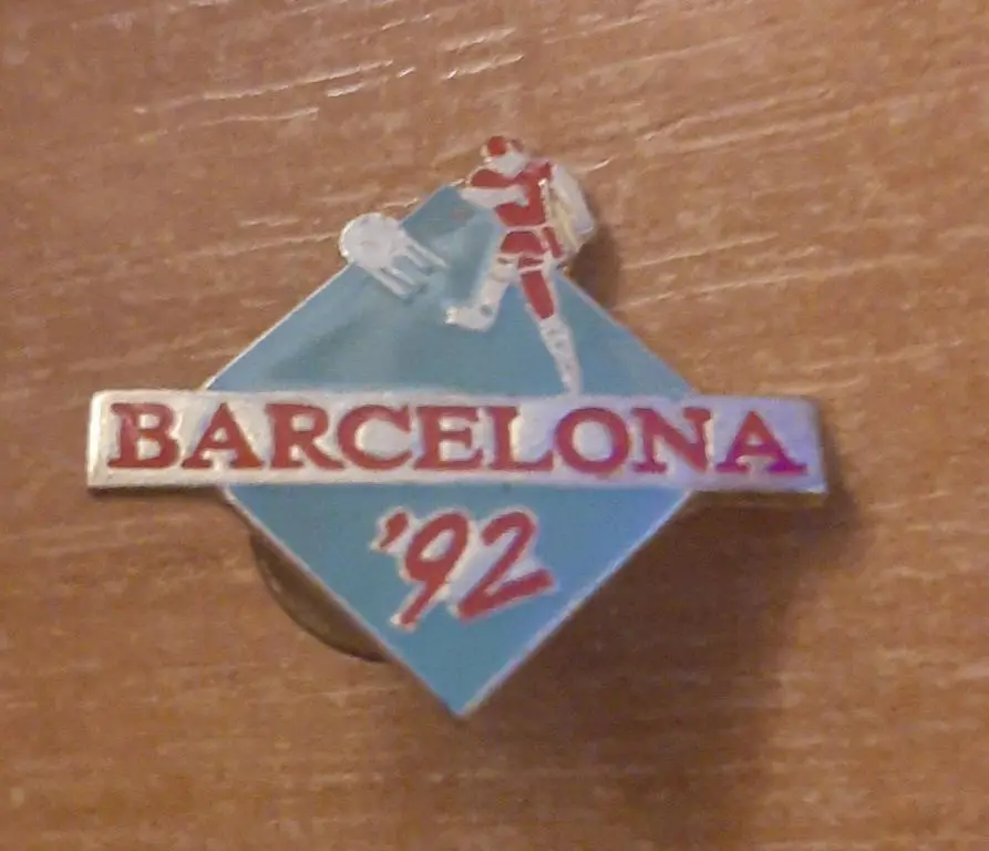 Знак олимпиада Барселона 1992 футбол