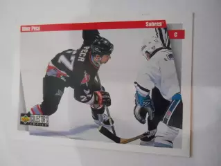 карточка = 1997-98 Collector's Choice - 26 - Mike Peca - Buffalo Sabres