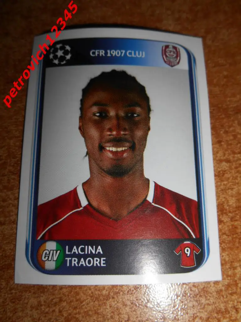 Наклейка PANINI Лига Чемпионов УЕФА 2010-2011 = Lacina Traore (CFR 1907 Cluj)