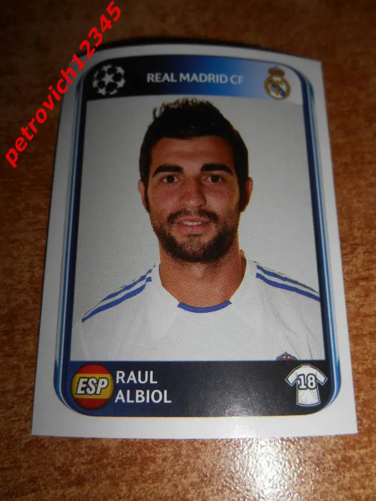 Наклейка PANINI Лига Чемпионов УЕФА 2010-2011 = Raul Albiol (Real Madrid SF)