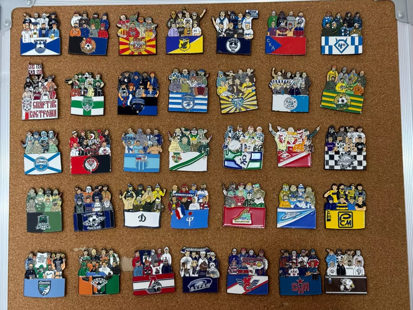 Знаки серии «Трибуна» (Custom Badge)