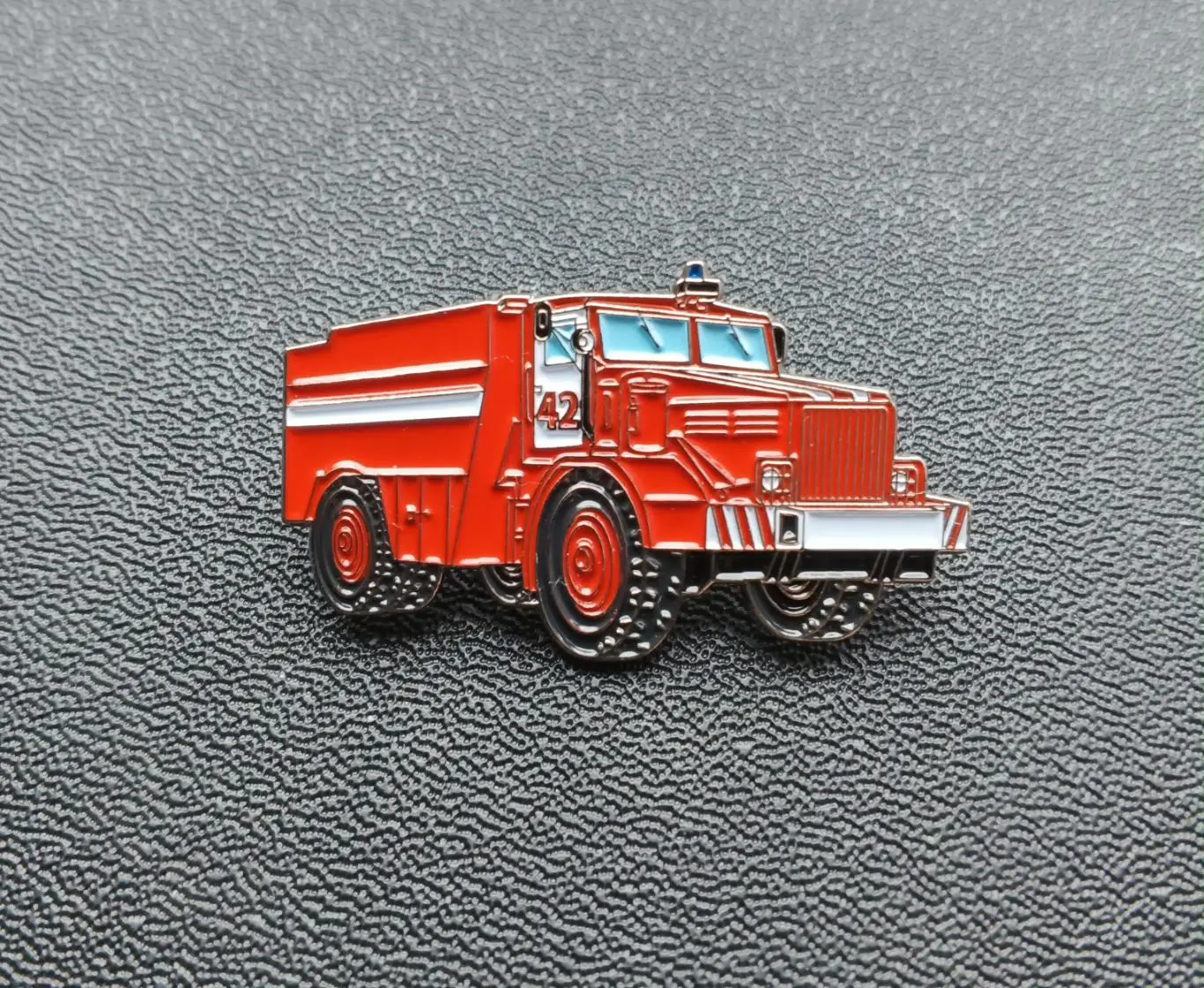 Значок пожарная машина МАЗ 525