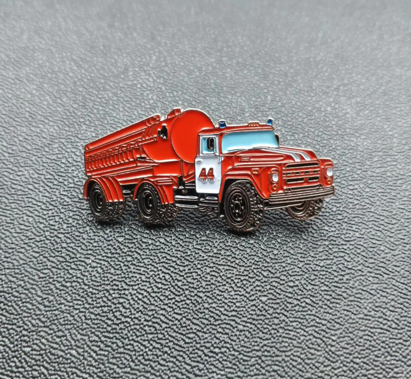 Значок пожарная машина ЗИЛ 130