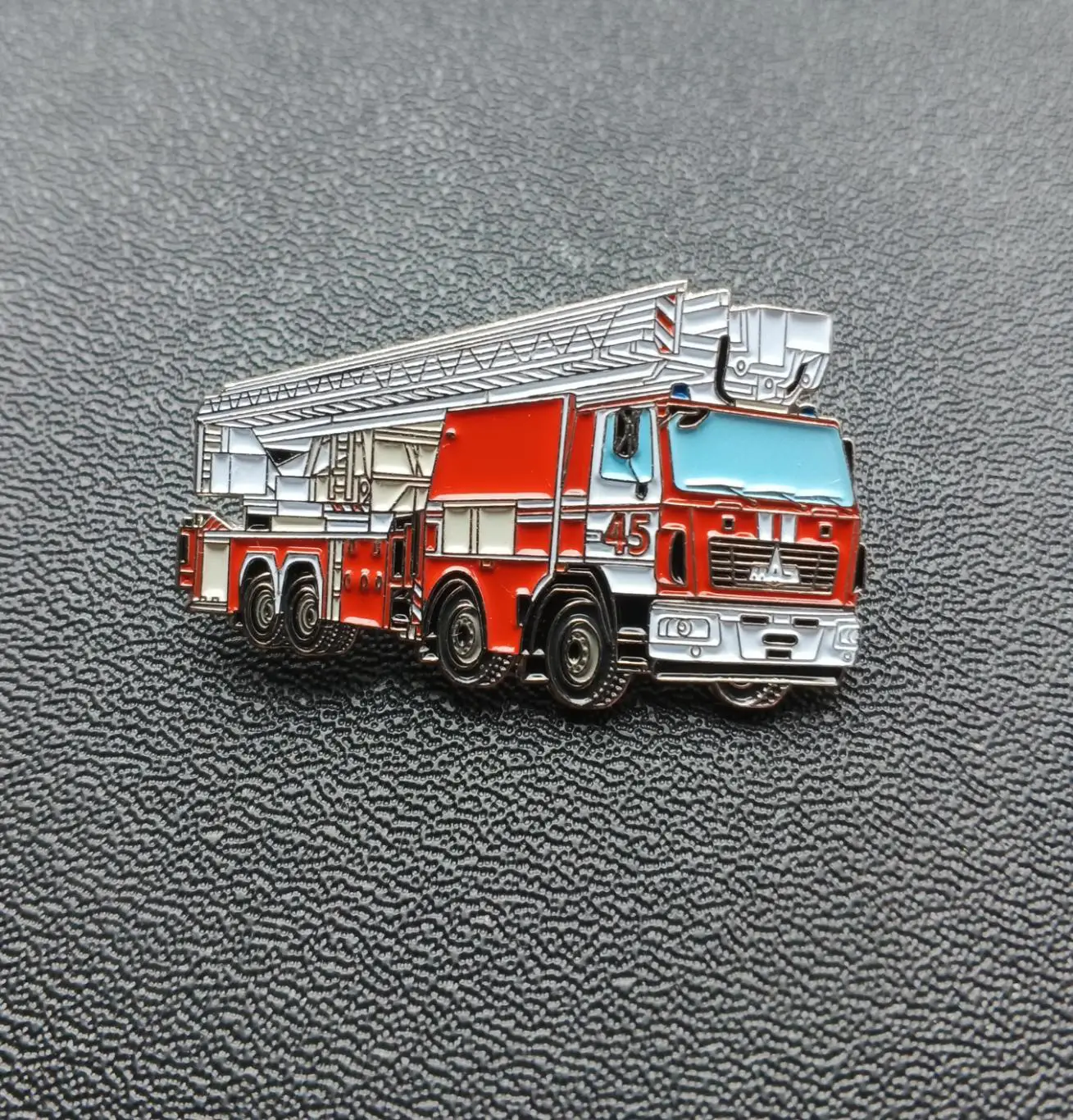 Значок пожарная машина МАЗ 6516